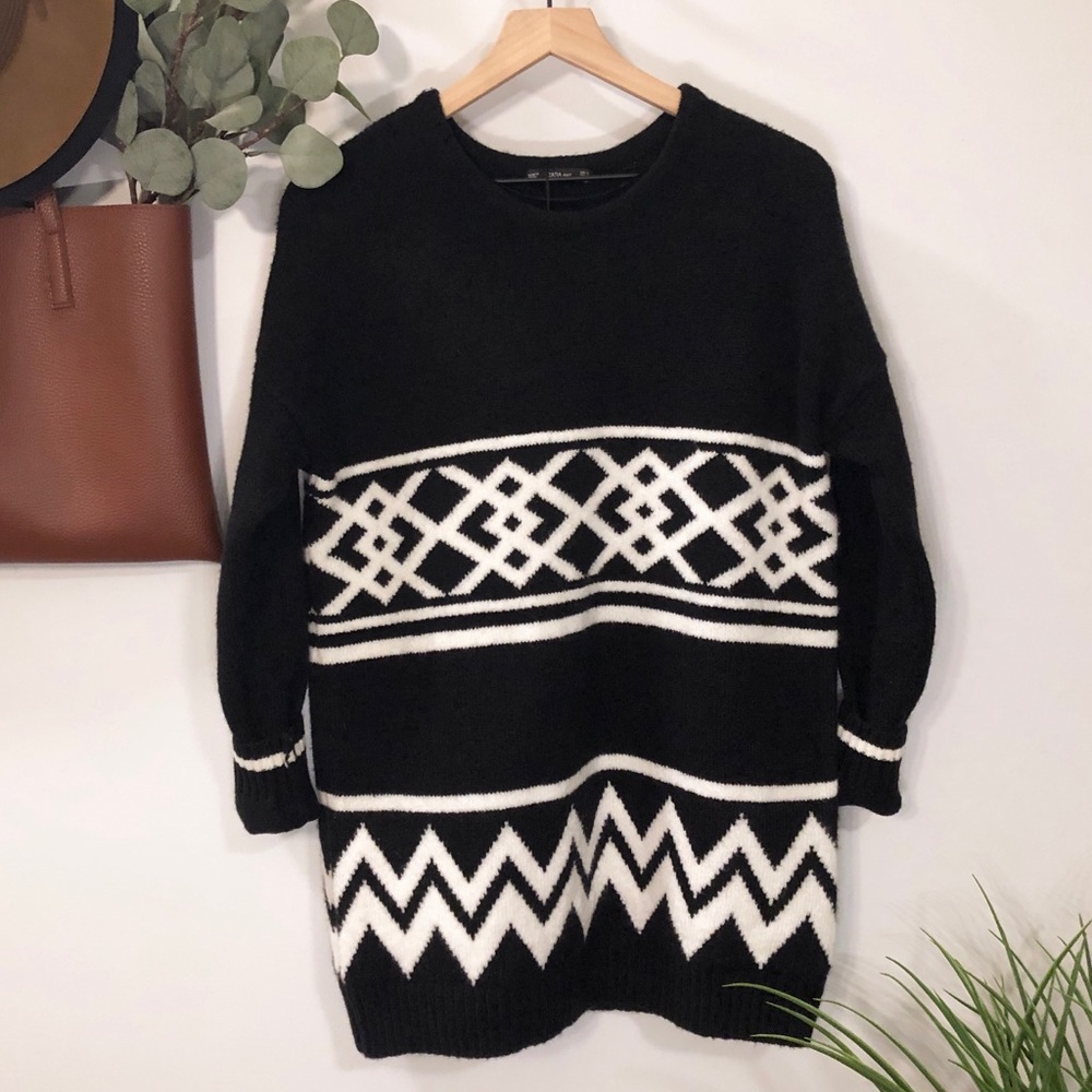 Zara Black and White Sweater